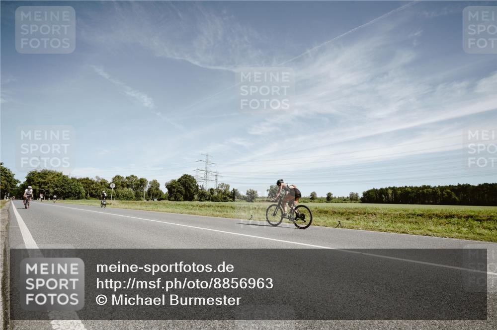 07.09.2025 - 19. Norderstedt Triathlon Michael Burmester http://msf.ph/oto/8856963 07.09.2025 12:21:30 Radfahren 709, 1224, 1277 meine-sportfotos.de