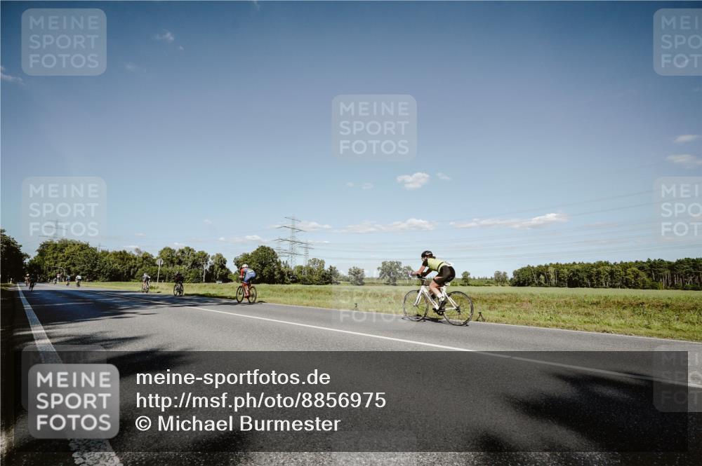 07.09.2025 - 19. Norderstedt Triathlon Michael Burmester http://msf.ph/oto/8856975 07.09.2025 15:27:02 Radfahren 444 meine-sportfotos.de