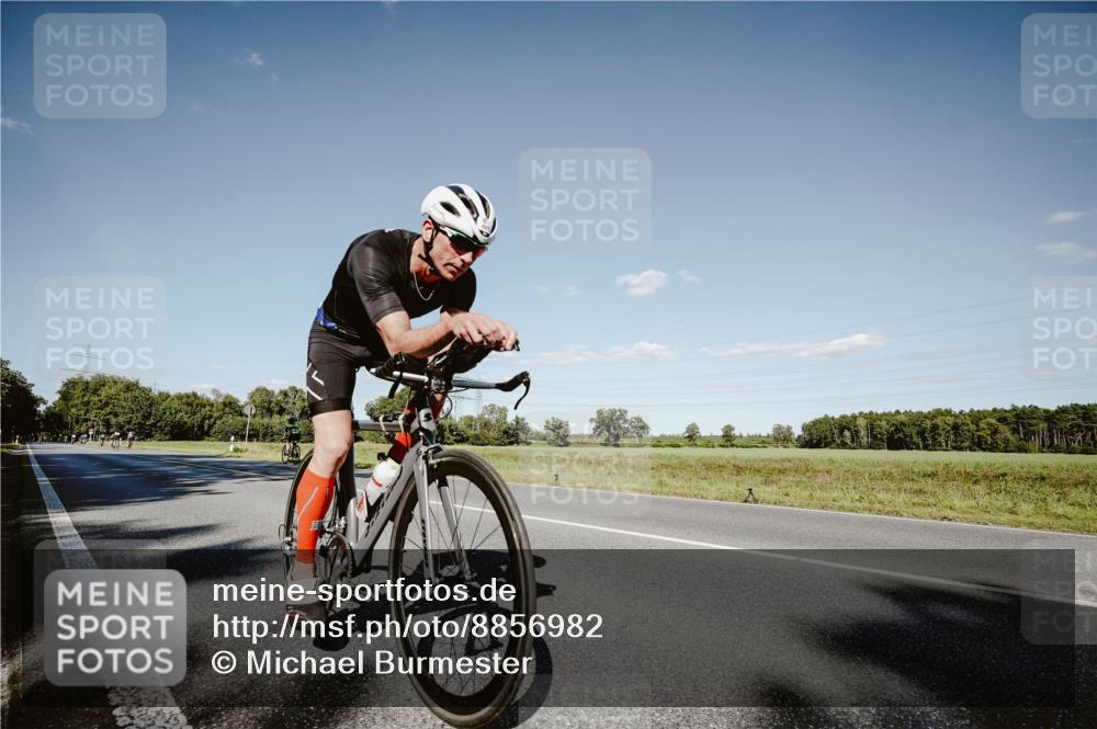 07.09.2025 - 19. Norderstedt Triathlon Michael Burmester http://msf.ph/oto/8856982 07.09.2025 15:27:07 Radfahren 444, 927 meine-sportfotos.de