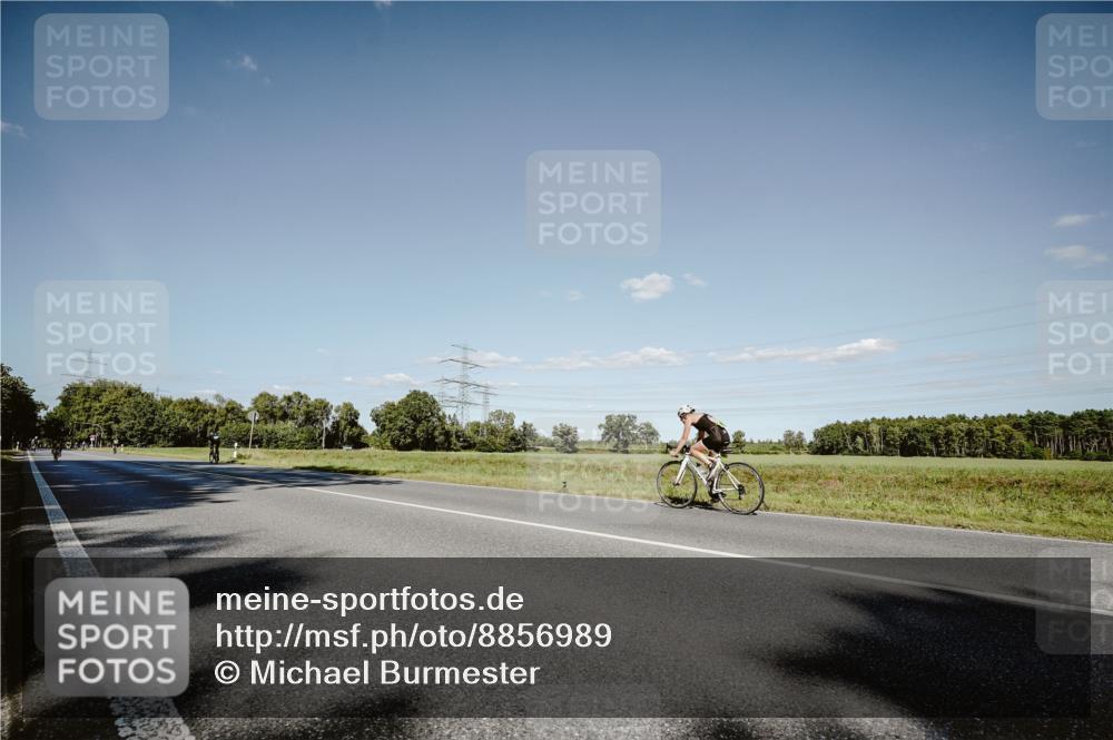 07.09.2025 - 19. Norderstedt Triathlon Michael Burmester http://msf.ph/oto/8856989 07.09.2025 15:27:14 Radfahren 1415 meine-sportfotos.de