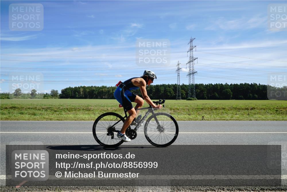 07.09.2025 - 19. Norderstedt Triathlon Michael Burmester http://msf.ph/oto/8856999 07.09.2025 12:53:59 Radfahren 214, 264, 270, 847 meine-sportfotos.de