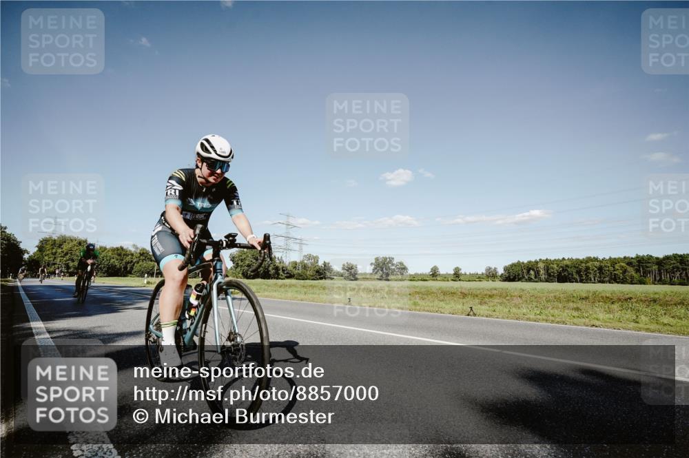 07.09.2025 - 19. Norderstedt Triathlon Michael Burmester http://msf.ph/oto/8857000 07.09.2025 15:27:24 Radfahren 1485, 1491 meine-sportfotos.de