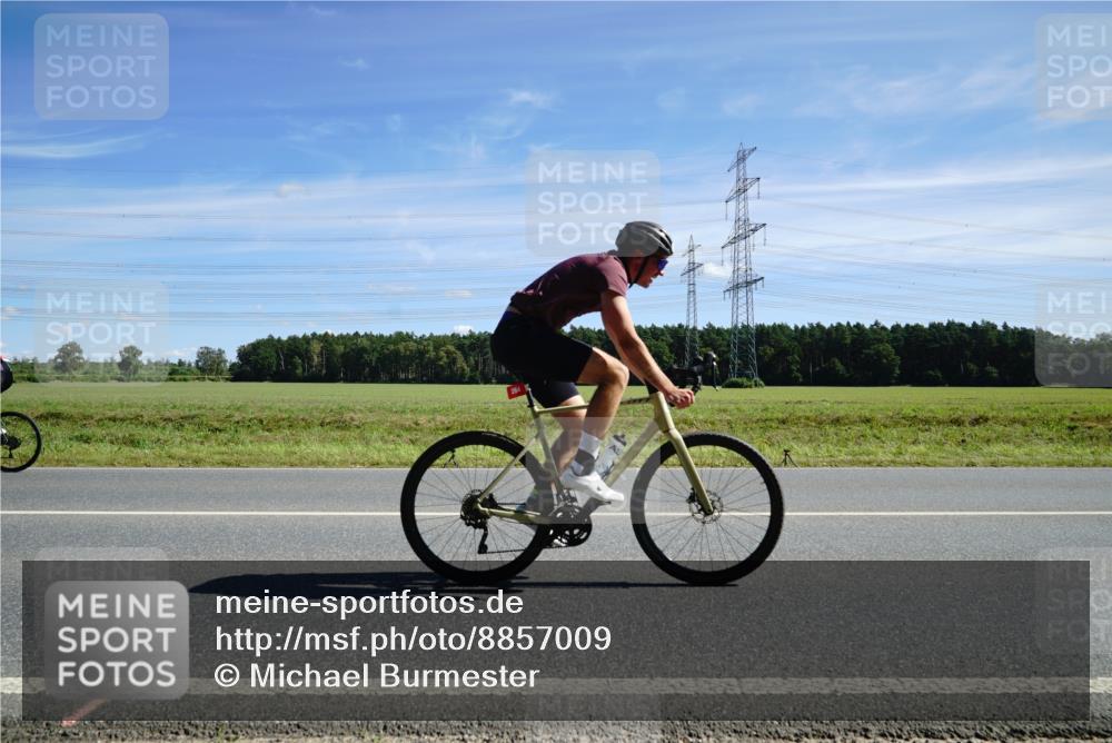 07.09.2025 - 19. Norderstedt Triathlon Michael Burmester http://msf.ph/oto/8857009 07.09.2025 12:54:01 Radfahren 214, 264, 270, 349 meine-sportfotos.de