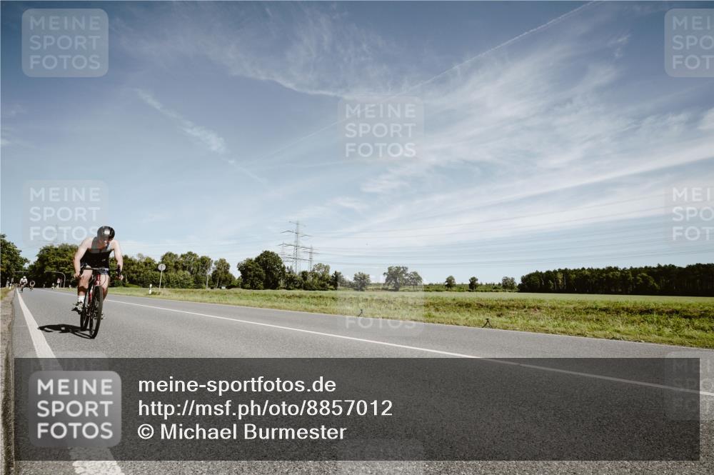 07.09.2025 - 19. Norderstedt Triathlon Michael Burmester http://msf.ph/oto/8857012 07.09.2025 12:21:58 Radfahren 218, 250, 1342 meine-sportfotos.de