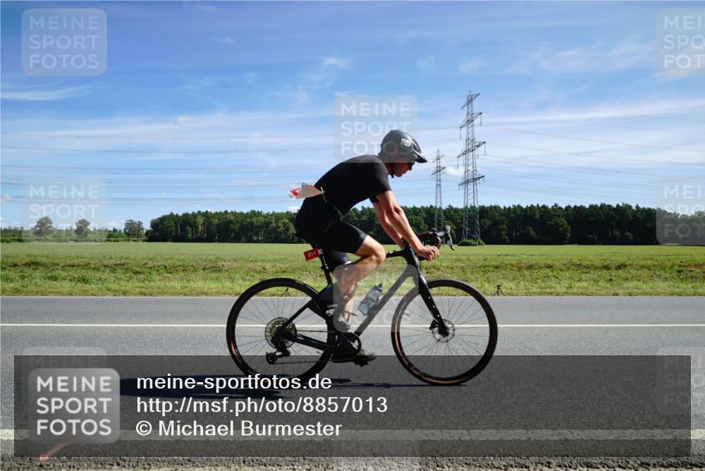 07.09.2025 - 19. Norderstedt Triathlon Michael Burmester http://msf.ph/oto/8857013 07.09.2025 12:54:02 Radfahren 214, 264, 270, 349, 350 meine-sportfotos.de