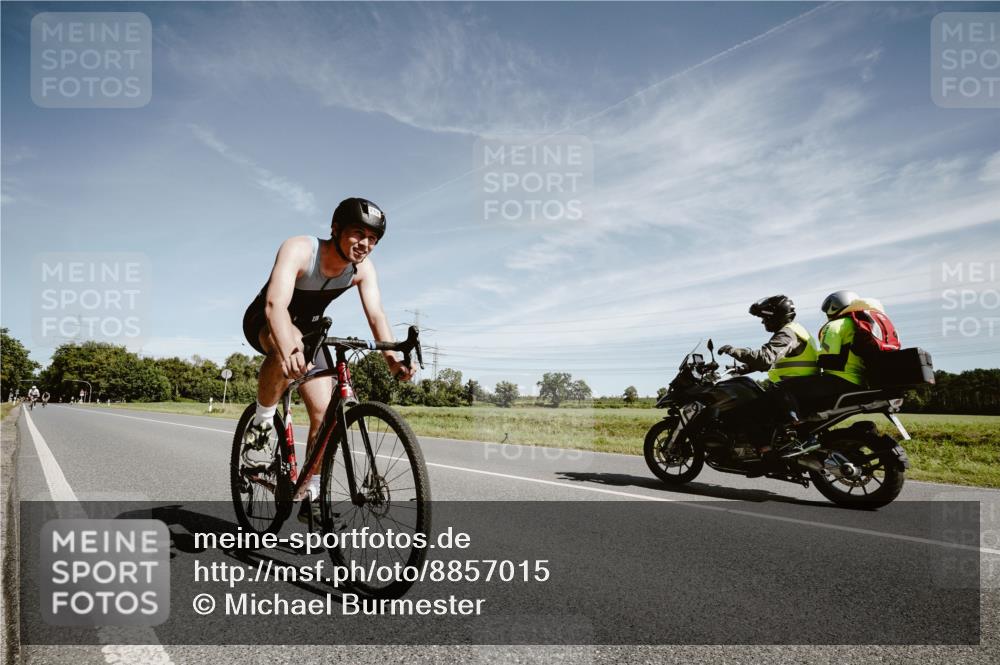 07.09.2025 - 19. Norderstedt Triathlon Michael Burmester http://msf.ph/oto/8857015 07.09.2025 12:21:58 Radfahren 218, 250, 1342 meine-sportfotos.de