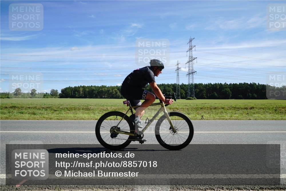 07.09.2025 - 19. Norderstedt Triathlon Michael Burmester http://msf.ph/oto/8857018 07.09.2025 12:54:02 Radfahren 214, 264, 270, 349, 350 meine-sportfotos.de