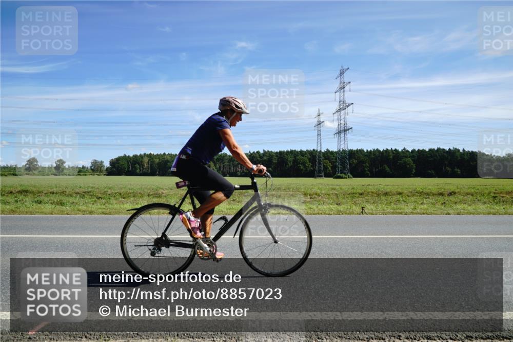 07.09.2025 - 19. Norderstedt Triathlon Michael Burmester http://msf.ph/oto/8857023 07.09.2025 12:54:05 Radfahren 214, 321, 334, 349, 350 meine-sportfotos.de