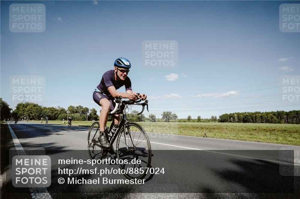 07.09.2025 - 19. Norderstedt Triathlon Michael Burmester http://msf.ph/oto/8857024 07.09.2025 15:27:32 Radfahren 379, 886, 890, 909, 1403 meine-sportfotos.de