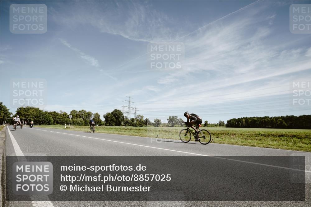 07.09.2025 - 19. Norderstedt Triathlon Michael Burmester http://msf.ph/oto/8857025 07.09.2025 12:22:02 Radfahren 1398 meine-sportfotos.de