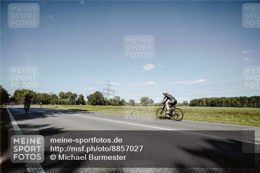 07.09.2025 - 19. Norderstedt Triathlon Michael Burmester http://msf.ph/oto/8857027 07.09.2025 15:27:34 Radfahren 909, 1403 meine-sportfotos.de