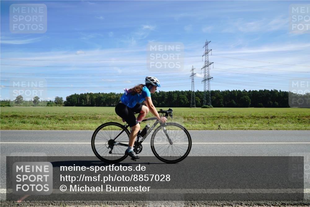 07.09.2025 - 19. Norderstedt Triathlon Michael Burmester http://msf.ph/oto/8857028 07.09.2025 12:54:06 Radfahren 321, 334, 349, 350 meine-sportfotos.de