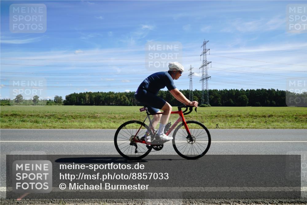 07.09.2025 - 19. Norderstedt Triathlon Michael Burmester http://msf.ph/oto/8857033 07.09.2025 12:54:08 Radfahren 321, 334, 350 meine-sportfotos.de