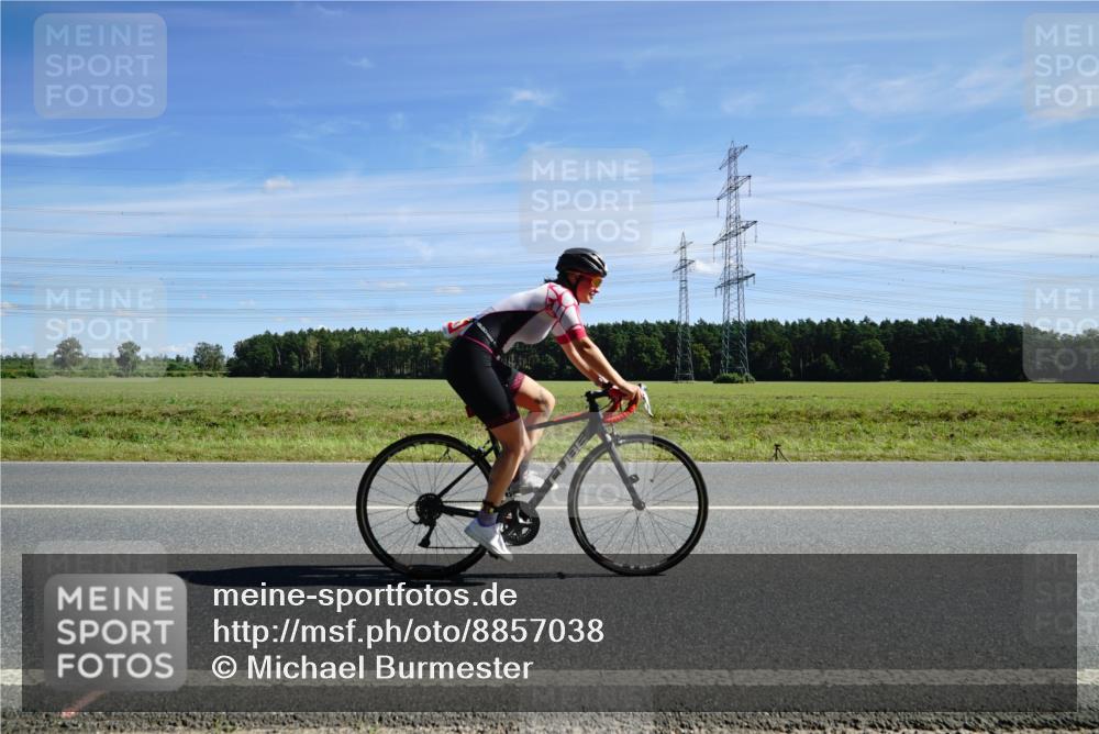 07.09.2025 - 19. Norderstedt Triathlon Michael Burmester http://msf.ph/oto/8857038 07.09.2025 12:54:12 Radfahren 1263 meine-sportfotos.de