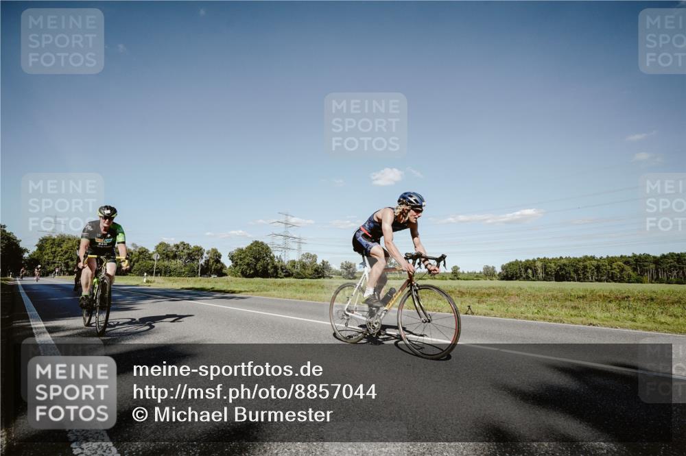 07.09.2025 - 19. Norderstedt Triathlon Michael Burmester http://msf.ph/oto/8857044 07.09.2025 15:27:49 Radfahren 409, 882, 924, 1422, 1547 meine-sportfotos.de