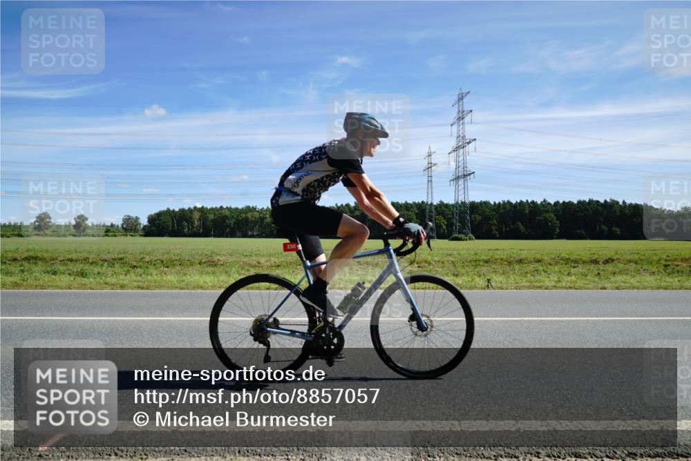 07.09.2025 - 19. Norderstedt Triathlon Michael Burmester http://msf.ph/oto/8857057 07.09.2025 12:54:43 Radfahren 230 meine-sportfotos.de