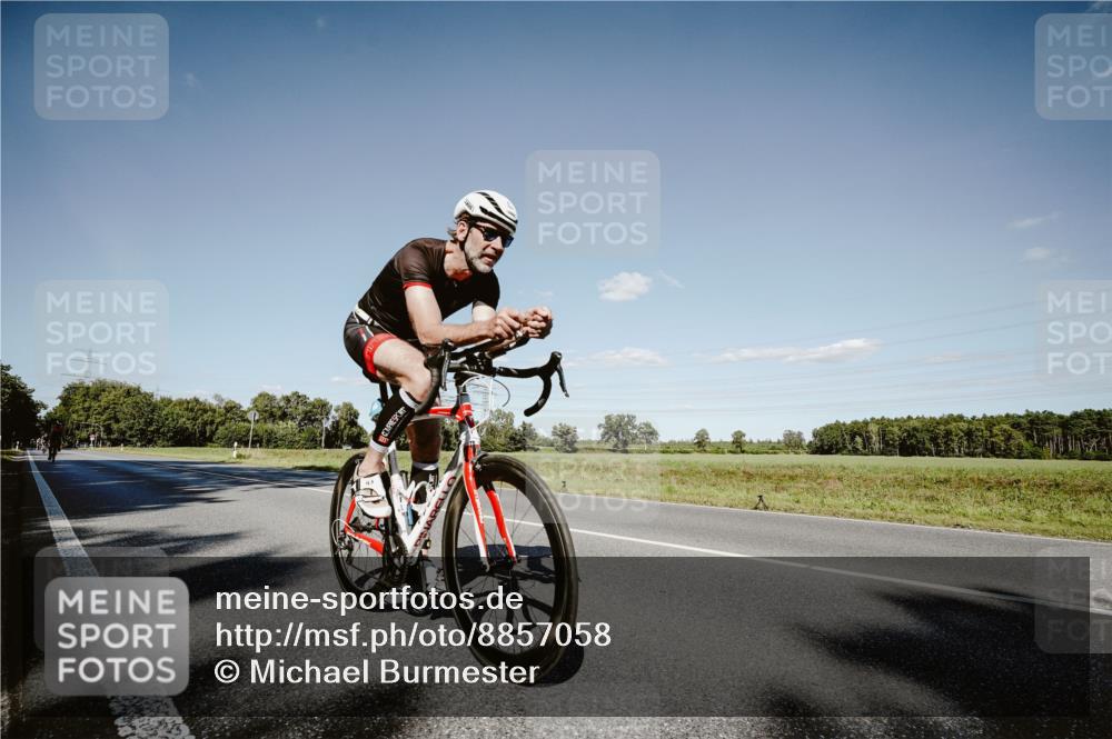 07.09.2025 - 19. Norderstedt Triathlon Michael Burmester http://msf.ph/oto/8857058 07.09.2025 15:27:53 Radfahren 409, 885, 924 meine-sportfotos.de