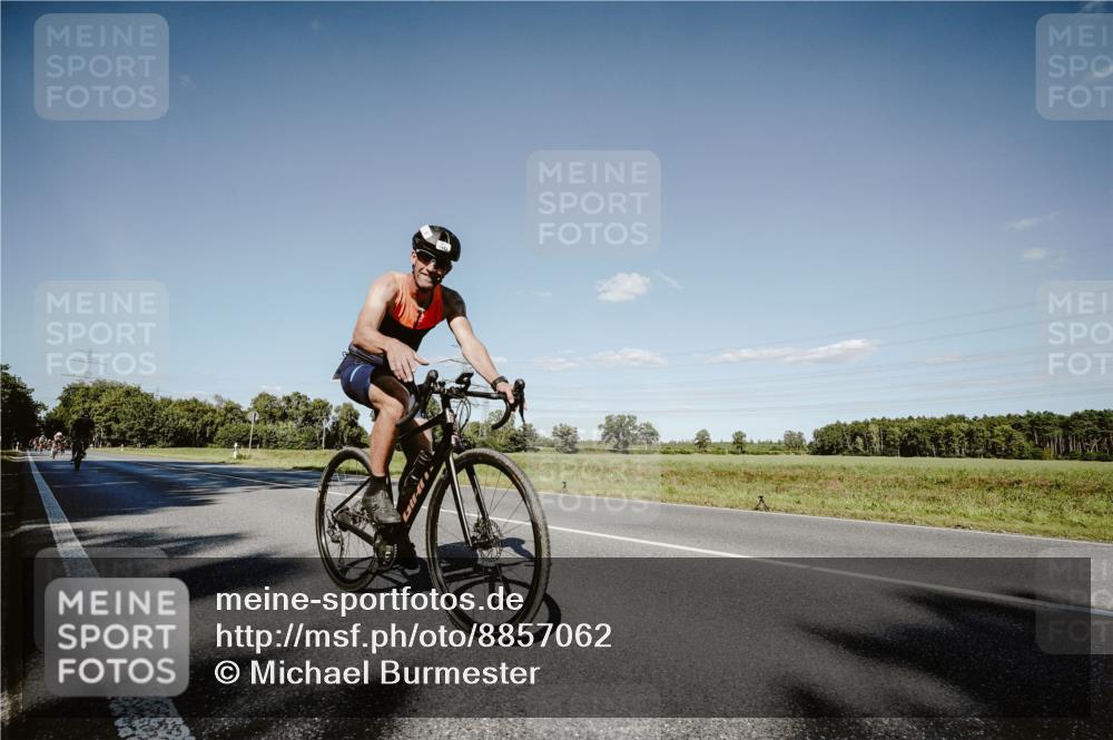 07.09.2025 - 19. Norderstedt Triathlon Michael Burmester http://msf.ph/oto/8857062 07.09.2025 15:27:57 Radfahren 938, 1443, 1503 meine-sportfotos.de