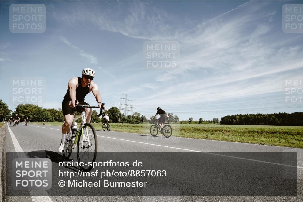 07.09.2025 - 19. Norderstedt Triathlon Michael Burmester http://msf.ph/oto/8857063 07.09.2025 12:22:22 Radfahren 236, 308, 757, 783, 1359 meine-sportfotos.de