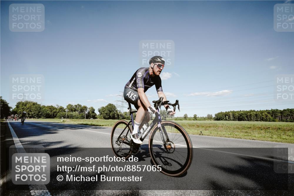 07.09.2025 - 19. Norderstedt Triathlon Michael Burmester http://msf.ph/oto/8857065 07.09.2025 15:27:59 Radfahren 938, 1443, 1503 meine-sportfotos.de