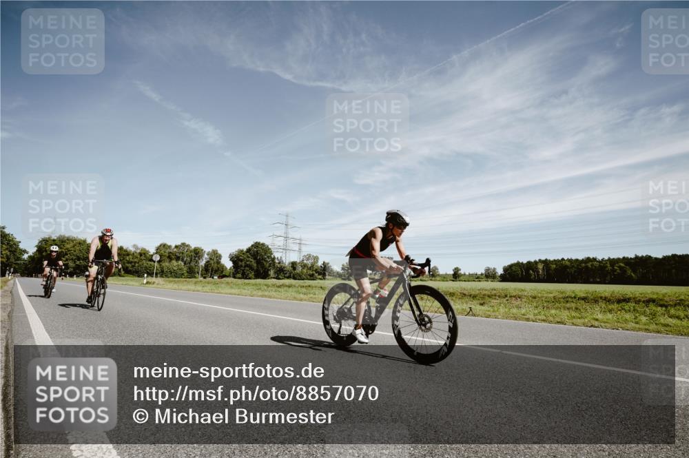 07.09.2025 - 19. Norderstedt Triathlon Michael Burmester http://msf.ph/oto/8857070 07.09.2025 12:22:26 Radfahren 725, 757, 792, 1338 meine-sportfotos.de