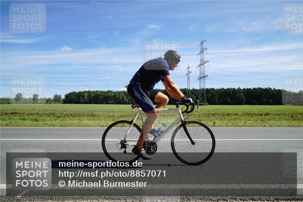 07.09.2025 - 19. Norderstedt Triathlon Michael Burmester http://msf.ph/oto/8857071 07.09.2025 12:54:50 Radfahren 360, 1214 meine-sportfotos.de