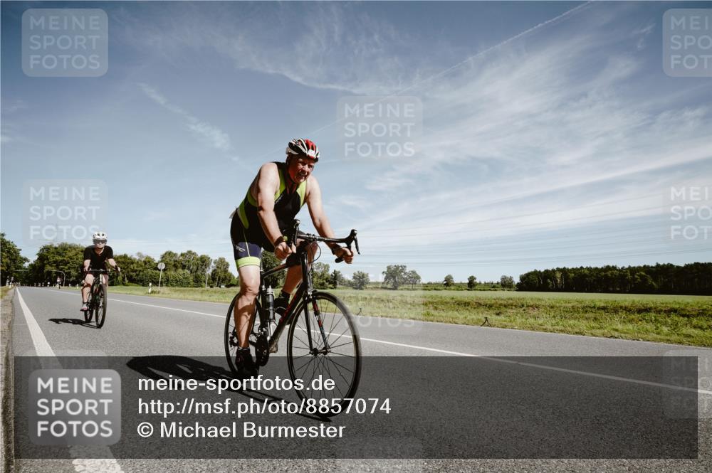 07.09.2025 - 19. Norderstedt Triathlon Michael Burmester http://msf.ph/oto/8857074 07.09.2025 12:22:27 Radfahren 725, 757, 792, 1338 meine-sportfotos.de