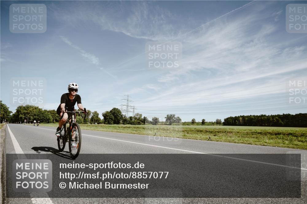 07.09.2025 - 19. Norderstedt Triathlon Michael Burmester http://msf.ph/oto/8857077 07.09.2025 12:22:27 Radfahren 725, 757, 792, 1338 meine-sportfotos.de