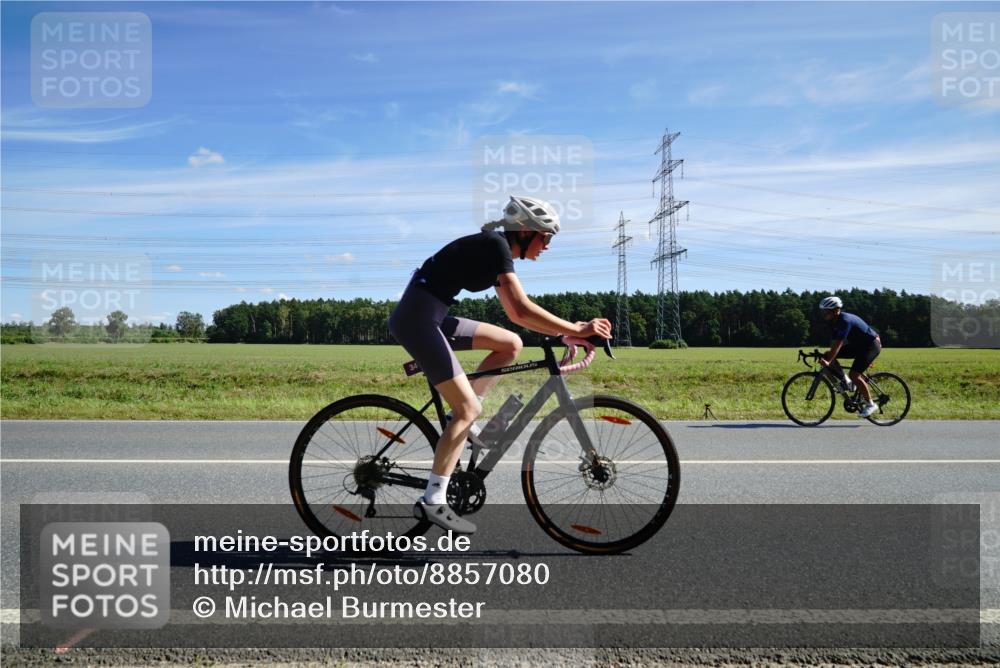 07.09.2025 - 19. Norderstedt Triathlon Michael Burmester http://msf.ph/oto/8857080 07.09.2025 12:55:02 Radfahren 341 meine-sportfotos.de