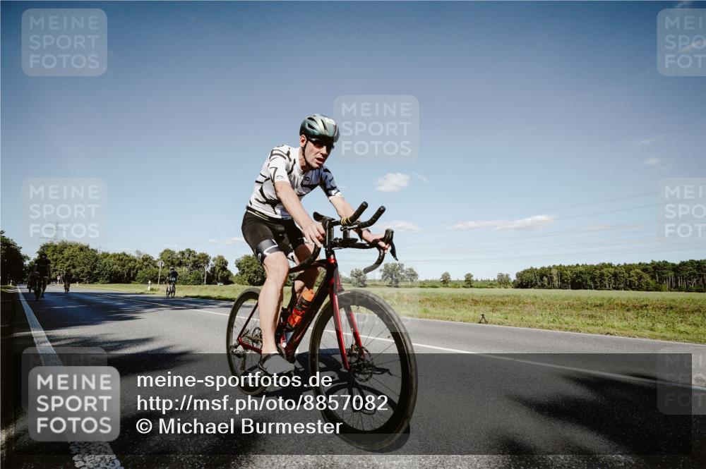 07.09.2025 - 19. Norderstedt Triathlon Michael Burmester http://msf.ph/oto/8857082 07.09.2025 15:28:04 Radfahren 376, 397, 418, 923, 1455, 1464 meine-sportfotos.de