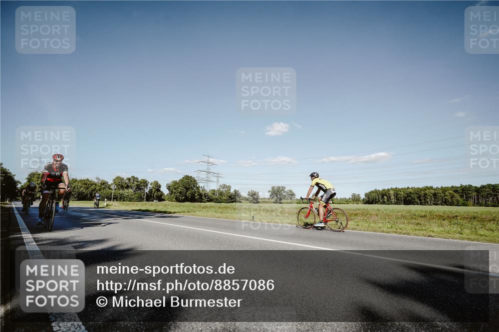 07.09.2025 - 19. Norderstedt Triathlon Michael Burmester http://msf.ph/oto/8857086 07.09.2025 15:28:06 Radfahren 376, 397, 418, 923, 929, 952, 1455, 1464 meine-sportfotos.de
