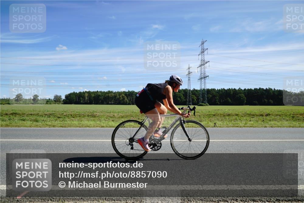 07.09.2025 - 19. Norderstedt Triathlon Michael Burmester http://msf.ph/oto/8857090 07.09.2025 12:55:06 Radfahren 735, 752 meine-sportfotos.de