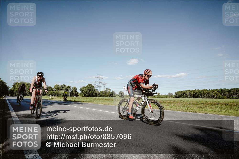 07.09.2025 - 19. Norderstedt Triathlon Michael Burmester http://msf.ph/oto/8857096 07.09.2025 15:28:08 Radfahren 418, 929, 952, 1455, 1464 meine-sportfotos.de
