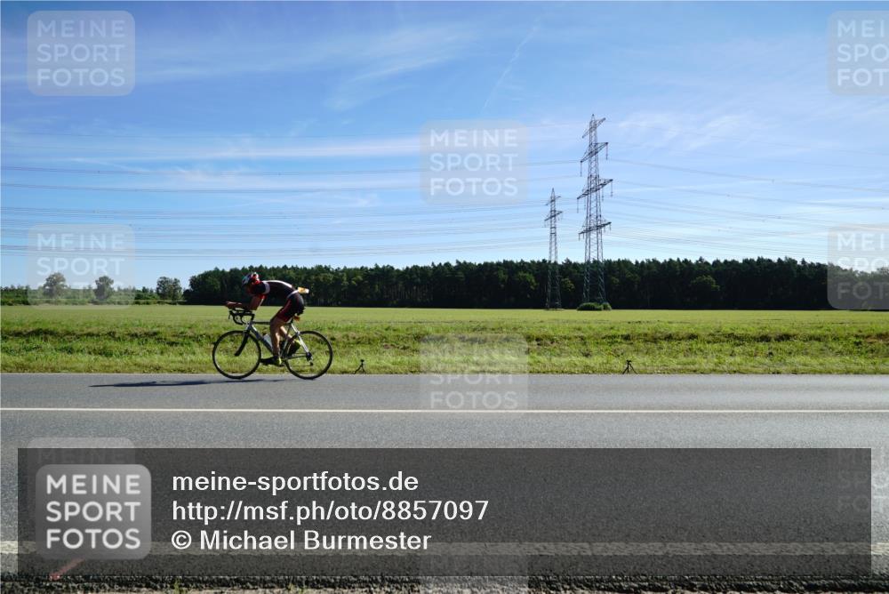 07.09.2025 - 19. Norderstedt Triathlon Michael Burmester http://msf.ph/oto/8857097 07.09.2025 11:15:29 Radfahren 300 meine-sportfotos.de