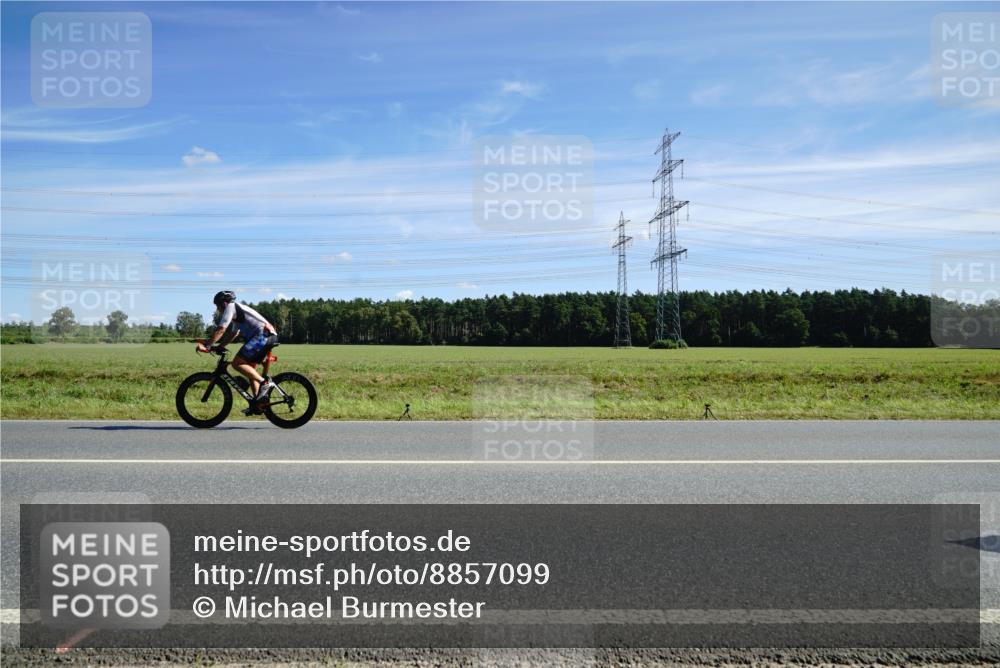 07.09.2025 - 19. Norderstedt Triathlon Michael Burmester http://msf.ph/oto/8857099 07.09.2025 12:55:07 Radfahren 735, 752 meine-sportfotos.de