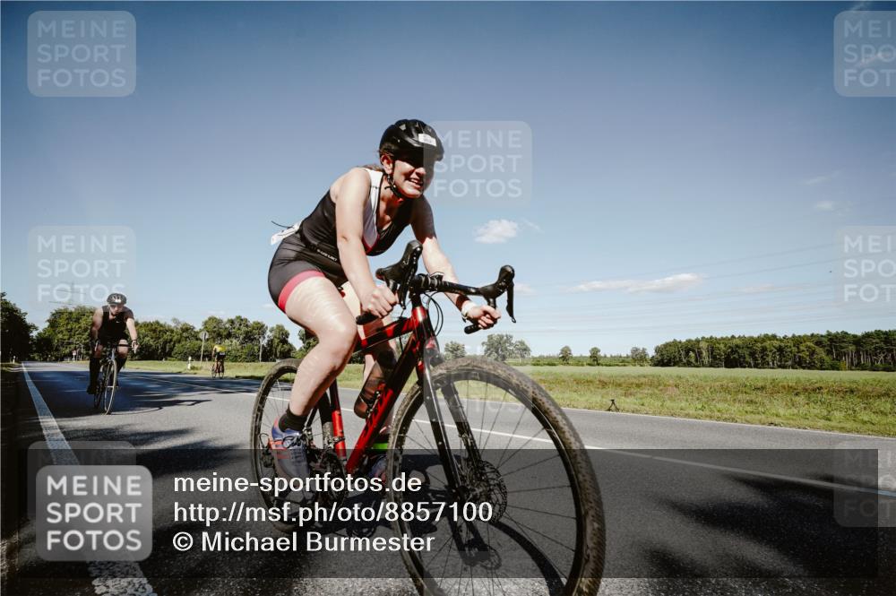 07.09.2025 - 19. Norderstedt Triathlon Michael Burmester http://msf.ph/oto/8857100 07.09.2025 15:28:08 Radfahren 418, 929, 952, 1455, 1464 meine-sportfotos.de