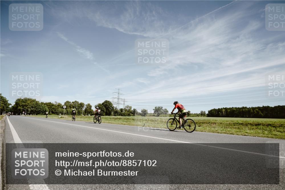 07.09.2025 - 19. Norderstedt Triathlon Michael Burmester http://msf.ph/oto/8857102 07.09.2025 12:22:45 Radfahren 1396 meine-sportfotos.de