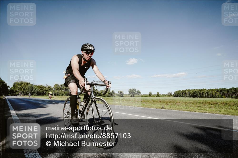 07.09.2025 - 19. Norderstedt Triathlon Michael Burmester http://msf.ph/oto/8857103 07.09.2025 15:28:09 Radfahren 418, 929, 952, 1455, 1464 meine-sportfotos.de