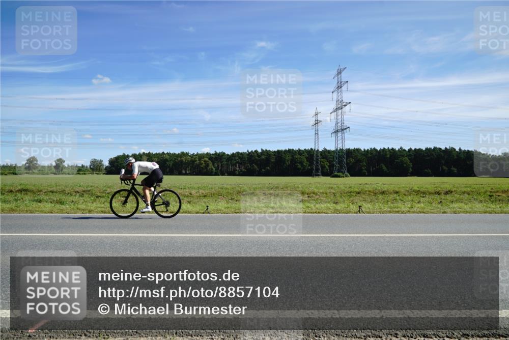 07.09.2025 - 19. Norderstedt Triathlon Michael Burmester http://msf.ph/oto/8857104 07.09.2025 12:55:09 Radfahren 320, 735, 752, 804 meine-sportfotos.de