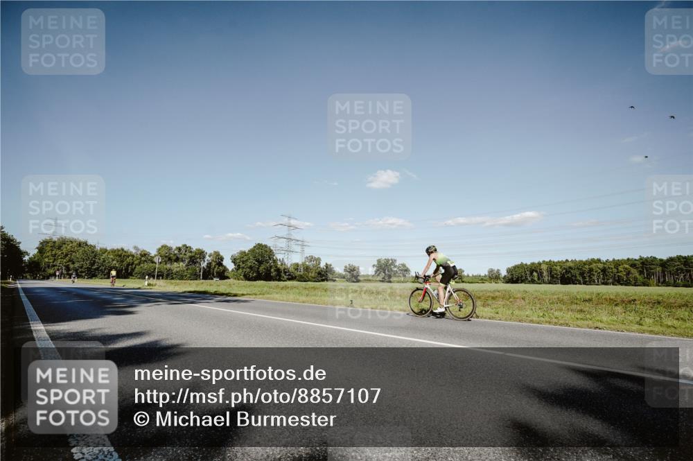 07.09.2025 - 19. Norderstedt Triathlon Michael Burmester http://msf.ph/oto/8857107 07.09.2025 15:28:10 Radfahren 418, 929, 952, 1455 meine-sportfotos.de