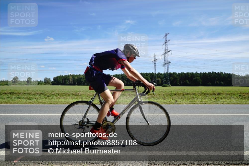 07.09.2025 - 19. Norderstedt Triathlon Michael Burmester http://msf.ph/oto/8857108 07.09.2025 12:55:10 Radfahren 295, 320, 752, 804 meine-sportfotos.de