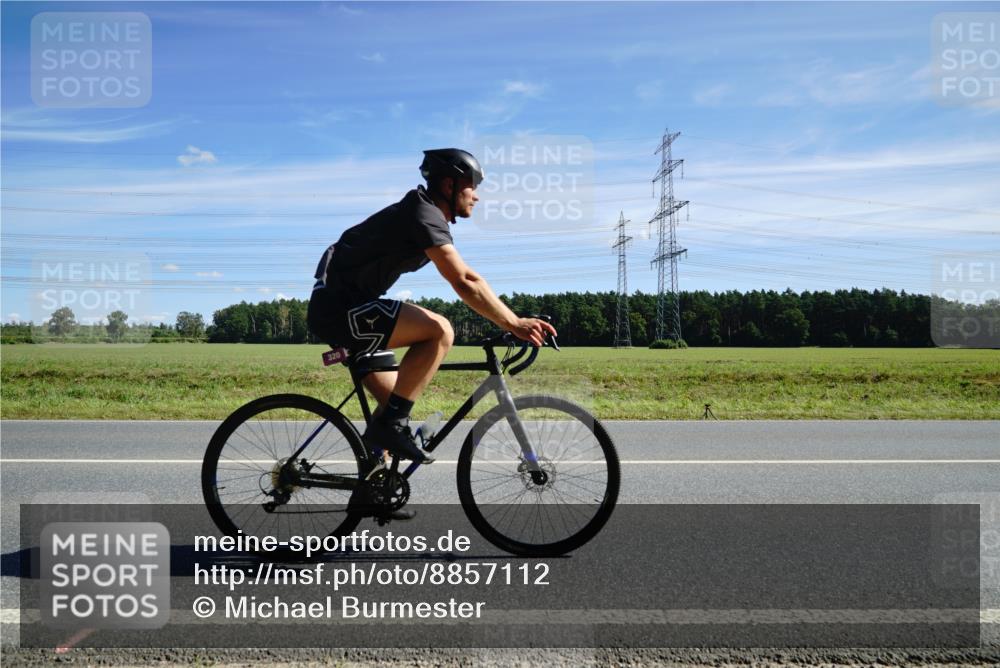 07.09.2025 - 19. Norderstedt Triathlon Michael Burmester http://msf.ph/oto/8857112 07.09.2025 12:55:11 Radfahren 295, 320, 804, 1328 meine-sportfotos.de
