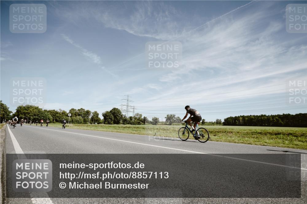 07.09.2025 - 19. Norderstedt Triathlon Michael Burmester http://msf.ph/oto/8857113 07.09.2025 12:22:49 Radfahren 856 meine-sportfotos.de