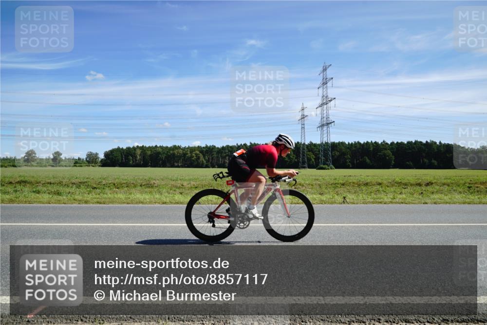 07.09.2025 - 19. Norderstedt Triathlon Michael Burmester http://msf.ph/oto/8857117 07.09.2025 12:55:13 Radfahren 295, 320, 804, 1328 meine-sportfotos.de