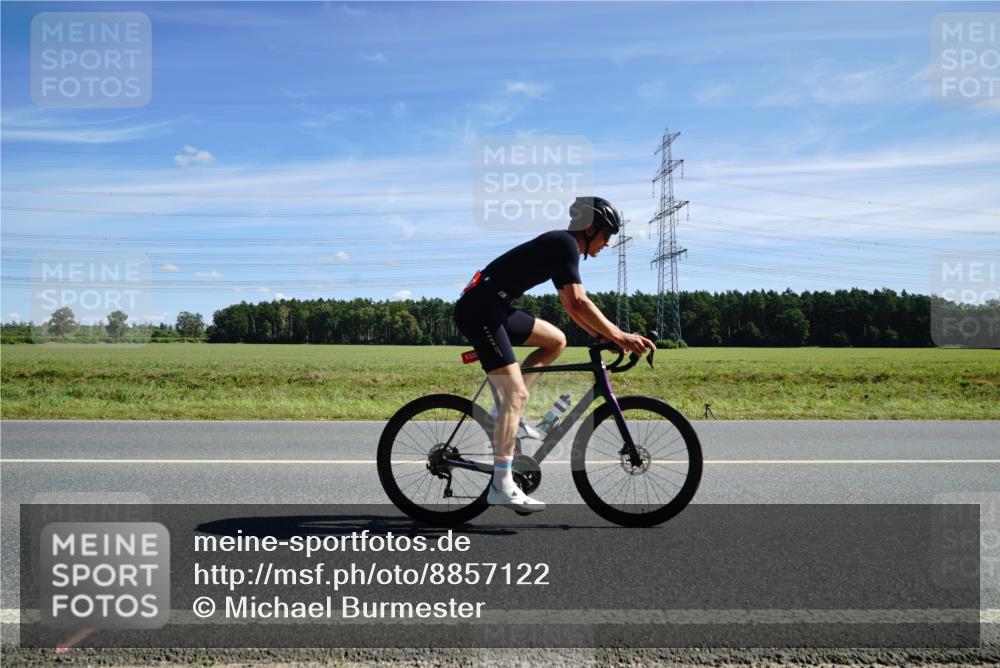 07.09.2025 - 19. Norderstedt Triathlon Michael Burmester http://msf.ph/oto/8857122 07.09.2025 12:55:14 Radfahren 295, 320, 804, 1328 meine-sportfotos.de