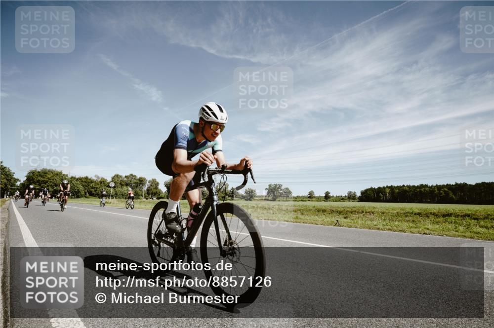07.09.2025 - 19. Norderstedt Triathlon Michael Burmester http://msf.ph/oto/8857126 07.09.2025 12:22:52 Radfahren 283, 820, 856, 1268 meine-sportfotos.de
