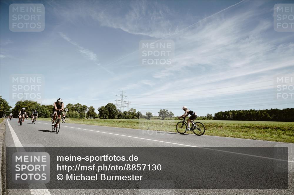 07.09.2025 - 19. Norderstedt Triathlon Michael Burmester http://msf.ph/oto/8857130 07.09.2025 12:22:53 Radfahren 283, 820, 856, 1268 meine-sportfotos.de