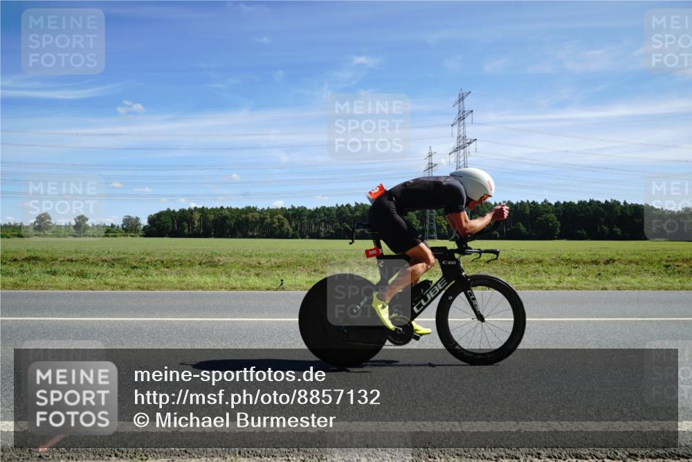 07.09.2025 - 19. Norderstedt Triathlon Michael Burmester http://msf.ph/oto/8857132 07.09.2025 12:55:19 Radfahren 209 meine-sportfotos.de