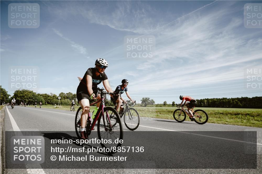 07.09.2025 - 19. Norderstedt Triathlon Michael Burmester http://msf.ph/oto/8857136 07.09.2025 12:22:55 Radfahren 283, 820, 827, 856, 1268 meine-sportfotos.de