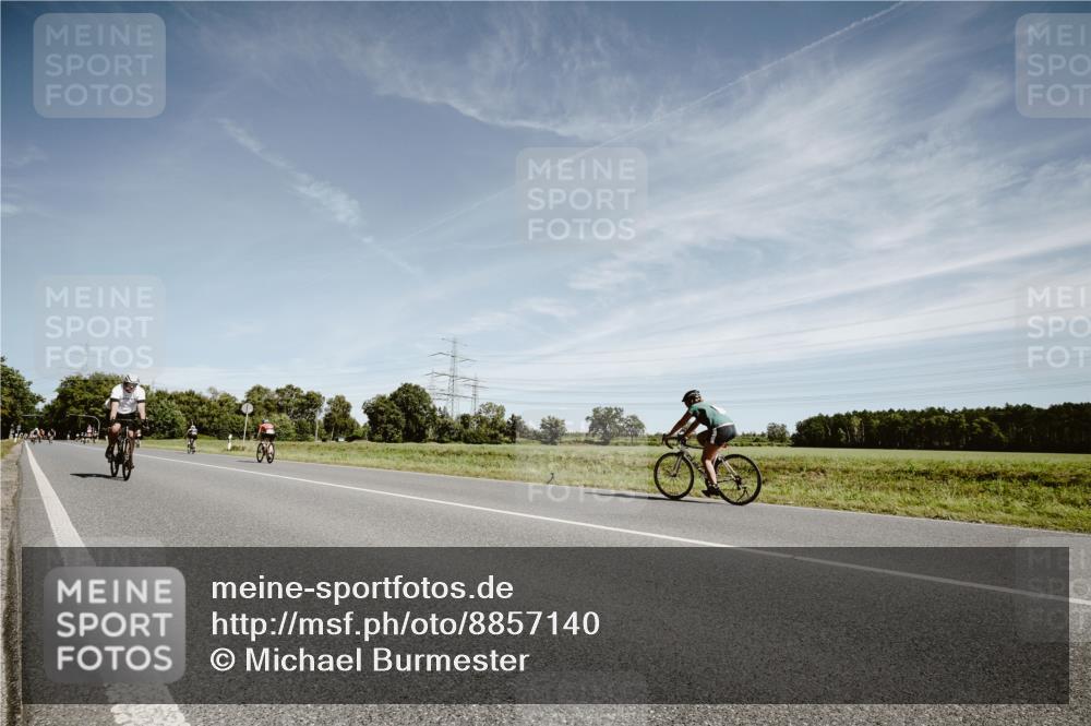 07.09.2025 - 19. Norderstedt Triathlon Michael Burmester http://msf.ph/oto/8857140 07.09.2025 12:22:57 Radfahren 283, 827, 1268 meine-sportfotos.de